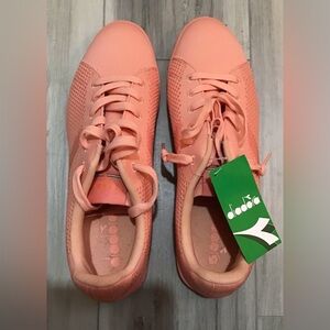 Diadora men’s peach Knit Lace-Up Sneakers